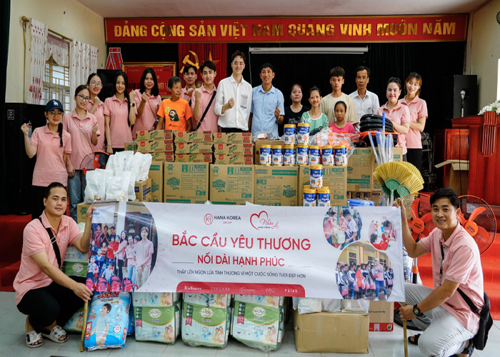 Chuyến xe nhân ái đến với trung tâm chăm sóc người khuyết tật Hà Nội 