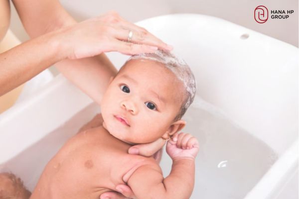 da đầu trẻ sơ sinh bị khô
