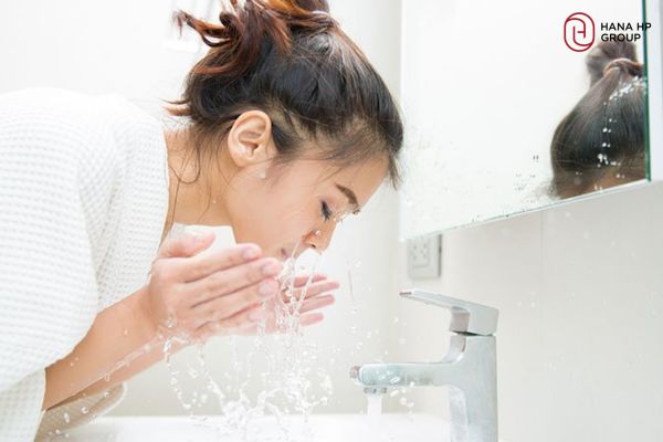 đắp mặt nạ xong có nên rửa lại với nước