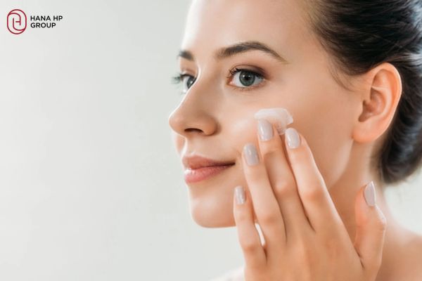 đắp mặt nạ xong có nên rửa lại với nước