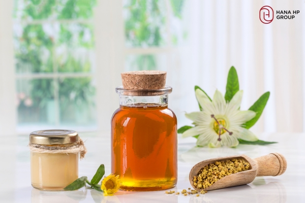 Kết hợp sữa ong chúa và mật ong làm mặt nạ