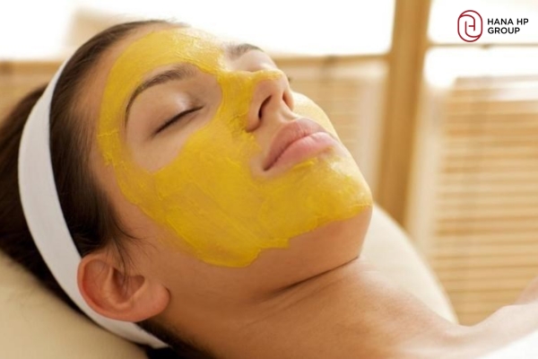 cách đắp mặt nạ nghệ tươi không bị vàng da