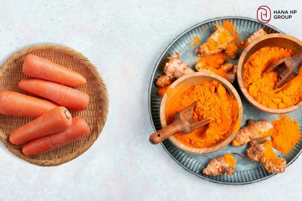 Dùng cà rốt và bột nghệ làm mặt nạ giúp kháng viêm, giảm sưng đỏ trên da