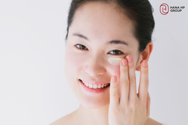 Thoa kem chống nắng là bước không thể bỏ qua trong mọi chu trình skincare Thoa kem chống nắng là bước không thể bỏ qua trong mọi chu trình skincare