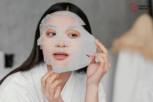 Là loại mặt nạ dạng tấm, được cắt theo khuôn mặt người dùng