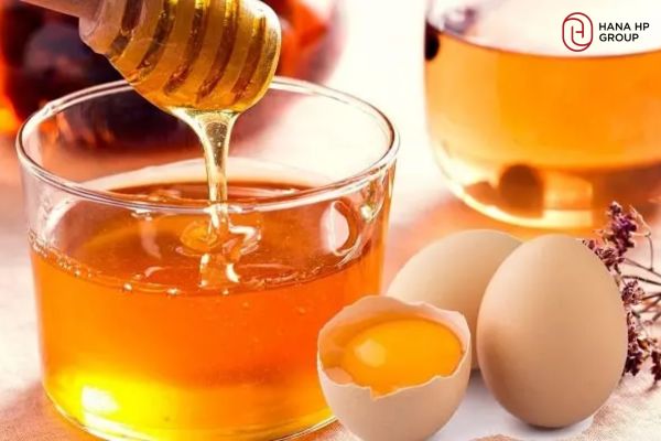 Mặt nạ lòng đỏ trứng gà và mật ong