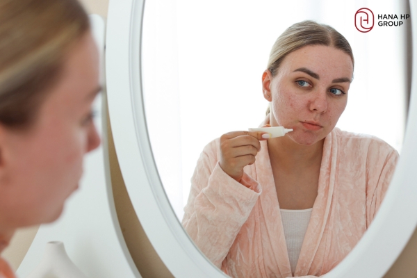 Dù ở trong nhà cũng cần bôi kem chống nắng