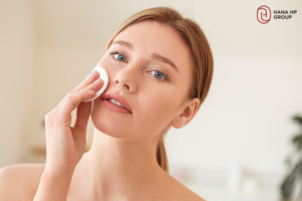 Sau khi tẩy trang cần rửa sạch mặt để tối ưu hiệu quả của kem chống nắng