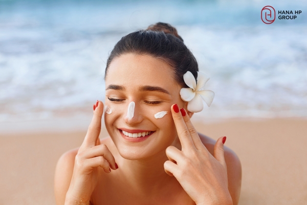 Mỗi lần cần thoa khoảng 2 đốt ngón tay kem chống nắng để bảo vệ da hiệu quả