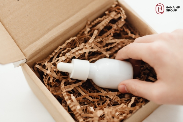 Gửi tặng các mẫu sản phẩm mini size cho khách hàng dùng thử Gửi tặng các mẫu sản phẩm mini size cho khách hàng dùng thử