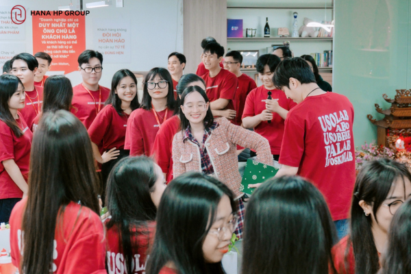 Giáng Sinh ấm áp Tại HANA HP Group: Sẻ Chia Yêu Thương, Gắn Kết Đại Gia Đình HANA-ers 6 giáng sinh hana hp group