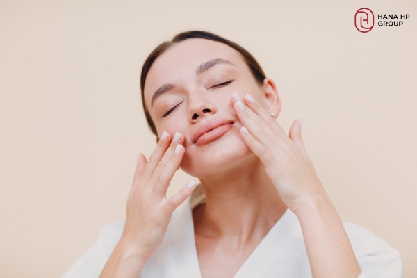 thoa dầu dừa lên mặt mỗi ngày có tốt không