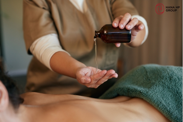 thoa dầu dừa lên mặt mỗi ngày có tốt không