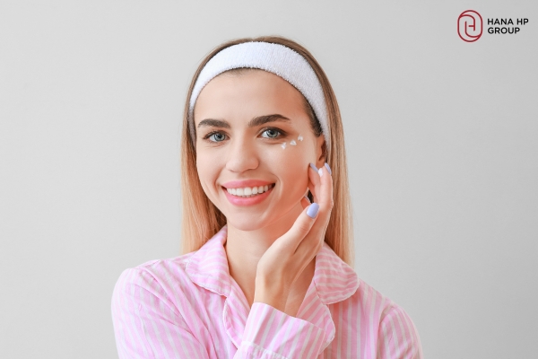 Da dầu hoàn toàn có thể dùng kem chống nắng nâng tone