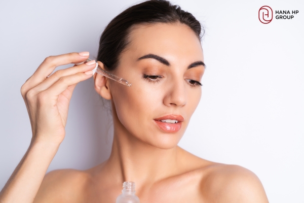 Dưỡng ẩm dịu nhẹ cho da trước khi bôi kem chống nắng