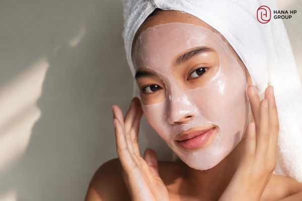 Lạm dụng mặt nạ giấy là một trong những nguyên nhân hàng đầu khiến da bị thừa ẩm Lạm dụng mặt nạ giấy là một trong những nguyên nhân hàng đầu khiến da bị thừa ẩm