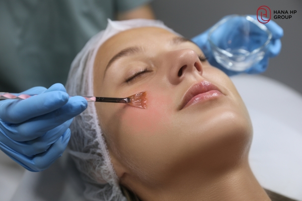 Peel da bị bỏng phải làm sao? Cách xử lý an toàn không để lại sẹo 1 peel da bị bỏng phải làm sao