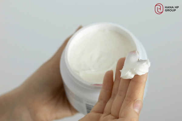 Có thể dùng kem trị nám không kê đơn với nám mới hình thành, nám mảng nông, da xỉn màu,... Có thể dùng kem trị nám không kê đơn với nám mới hình thành, nám mảng nông, da xỉn màu,...