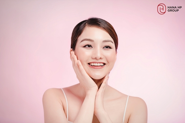 Serum Alpha Arbutin giúp mẹ bầu dưỡng sáng dịu nhẹ Serum Alpha Arbutin giúp mẹ bầu dưỡng sáng dịu nhẹ