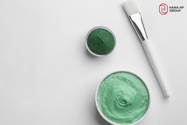 Chuẩn bị hỗn hợp mặt nạ bột tảo xoắn nguyên chất