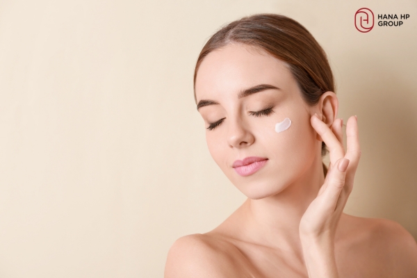 các bước trang điểm cơ bản với kem chống nắng