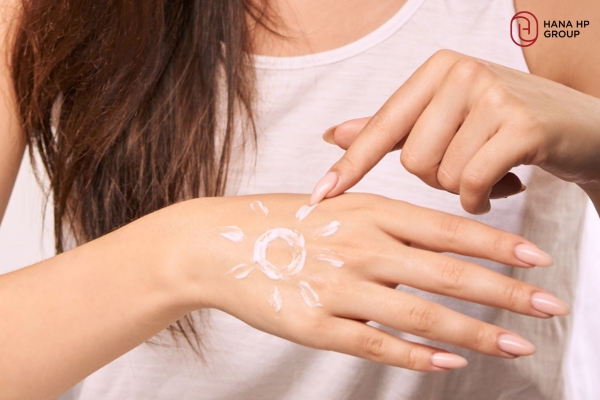 các bước trang điểm cơ bản với kem chống nắng