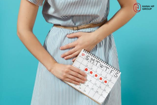 mụn mọc quanh miệng và cằm ở nữ giới
