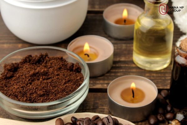 bã cà phê tẩy da chết mặt được không